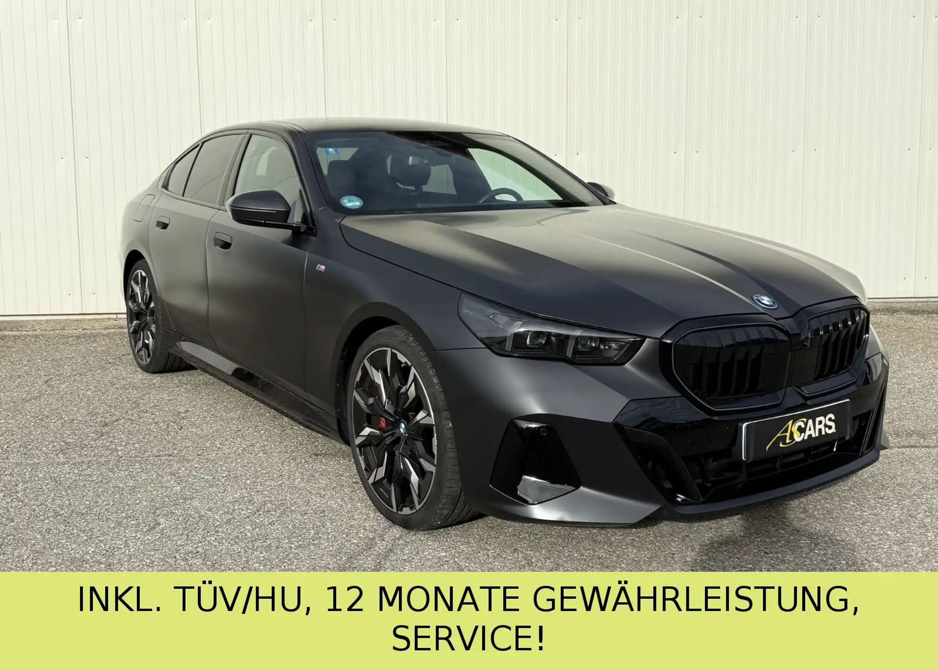 BMW 5 Series 550e 2025 검정 사진 1