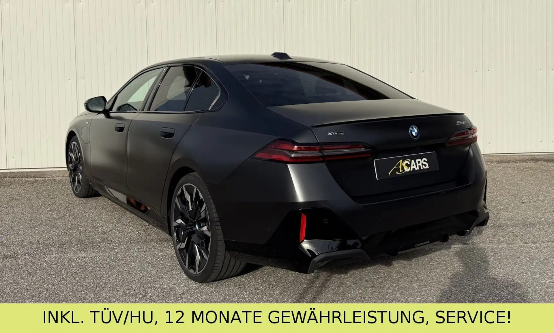 BMW 5 Series 550e 2025 검정 사진 5