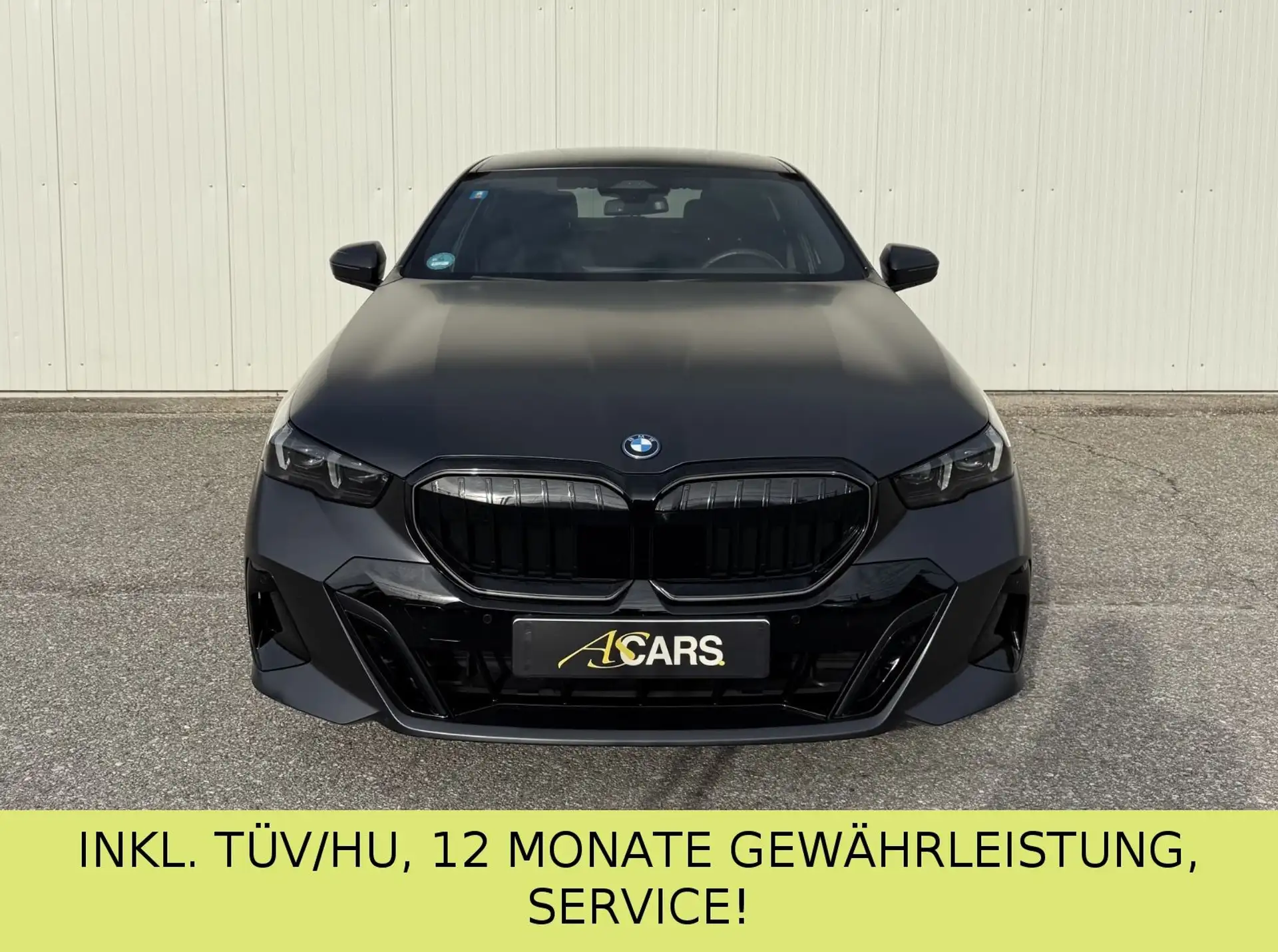 BMW 5 Series 550e 2025 검정 사진 7