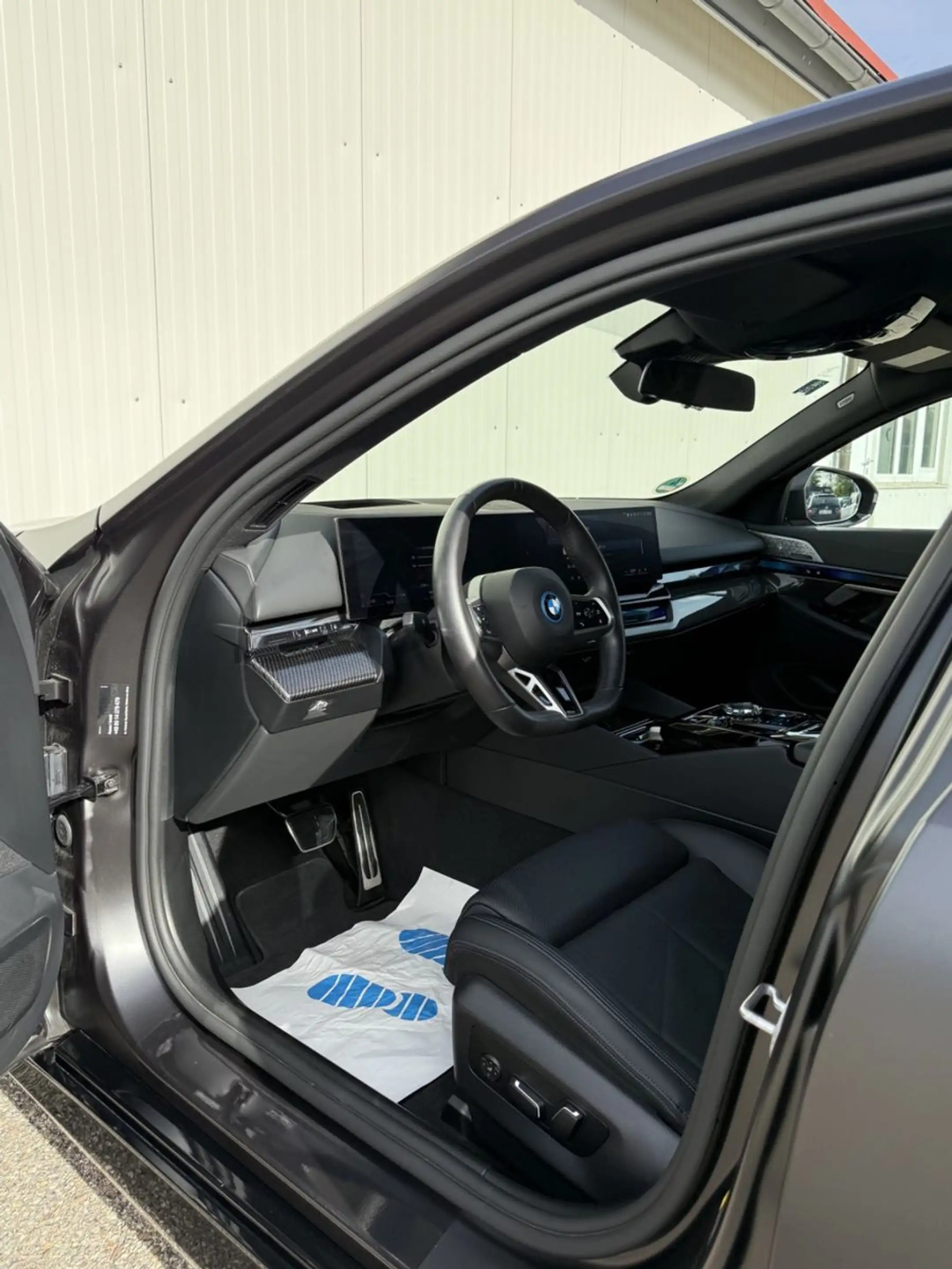 BMW 550 e xDrive *M-SPORT PAKET PRO*BMW GARANTIE* — photo 9