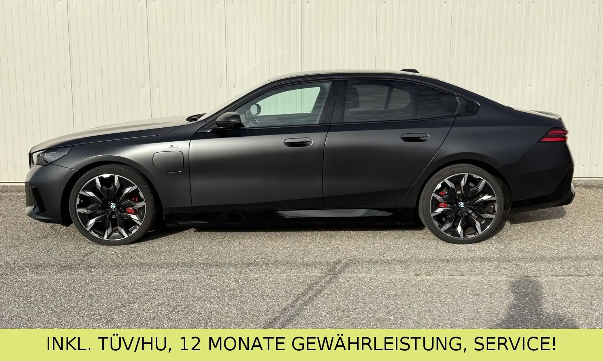 BMW 5 Series 550e 2025 검정 사진 6