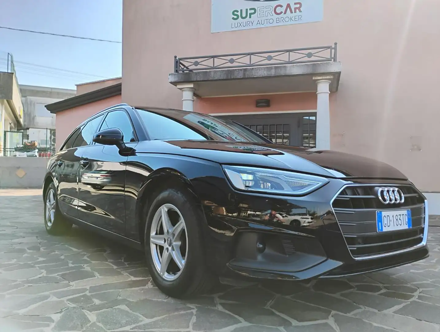 Audi A4 Avant 35 TDI/163 CV S tronic Business Noir - 1