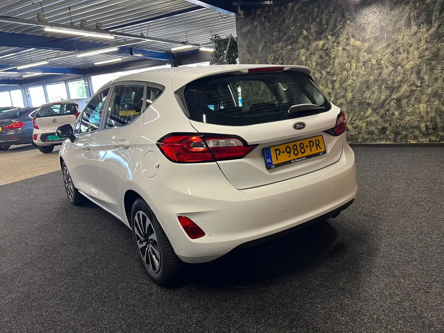 Ford Fiesta 1.0 EcoBoost Hybrid Titanium-AIRCO-CRUISE-LED-PDC- Wit - 2
