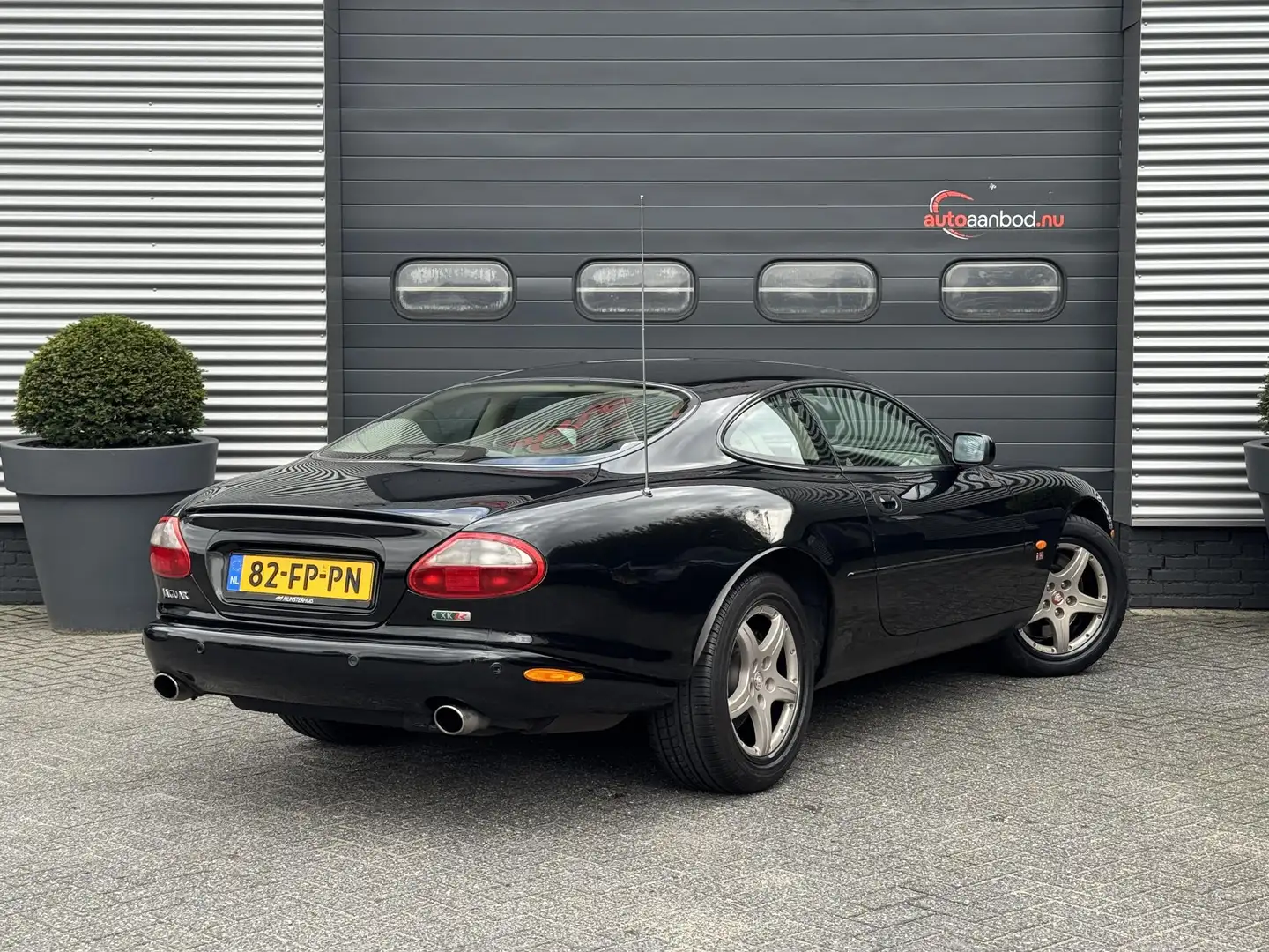Jaguar XKR 4.0 V8 Coupé UNIEK MOOI! | Lederen Bekleding | Lic Zwart - 2
