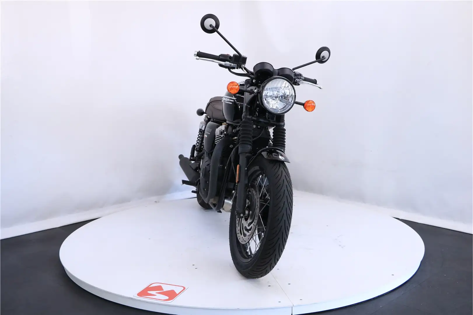 Triumph Bonneville Bobber - 2