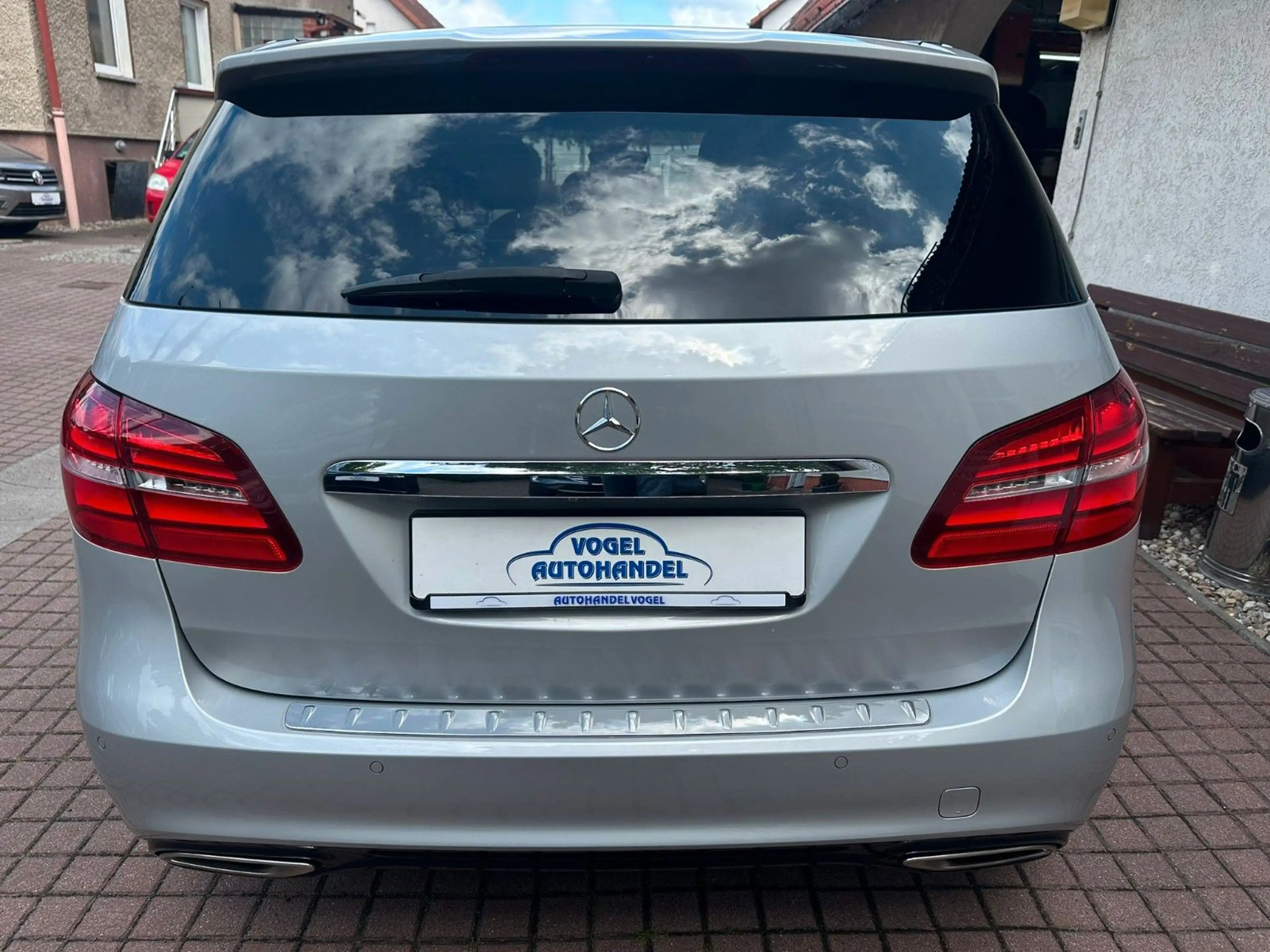 Mercedes-Benz B 220 4Matic*AMG-LINE*PANO*SITZHZG*SOUND*AHK* — photo 3