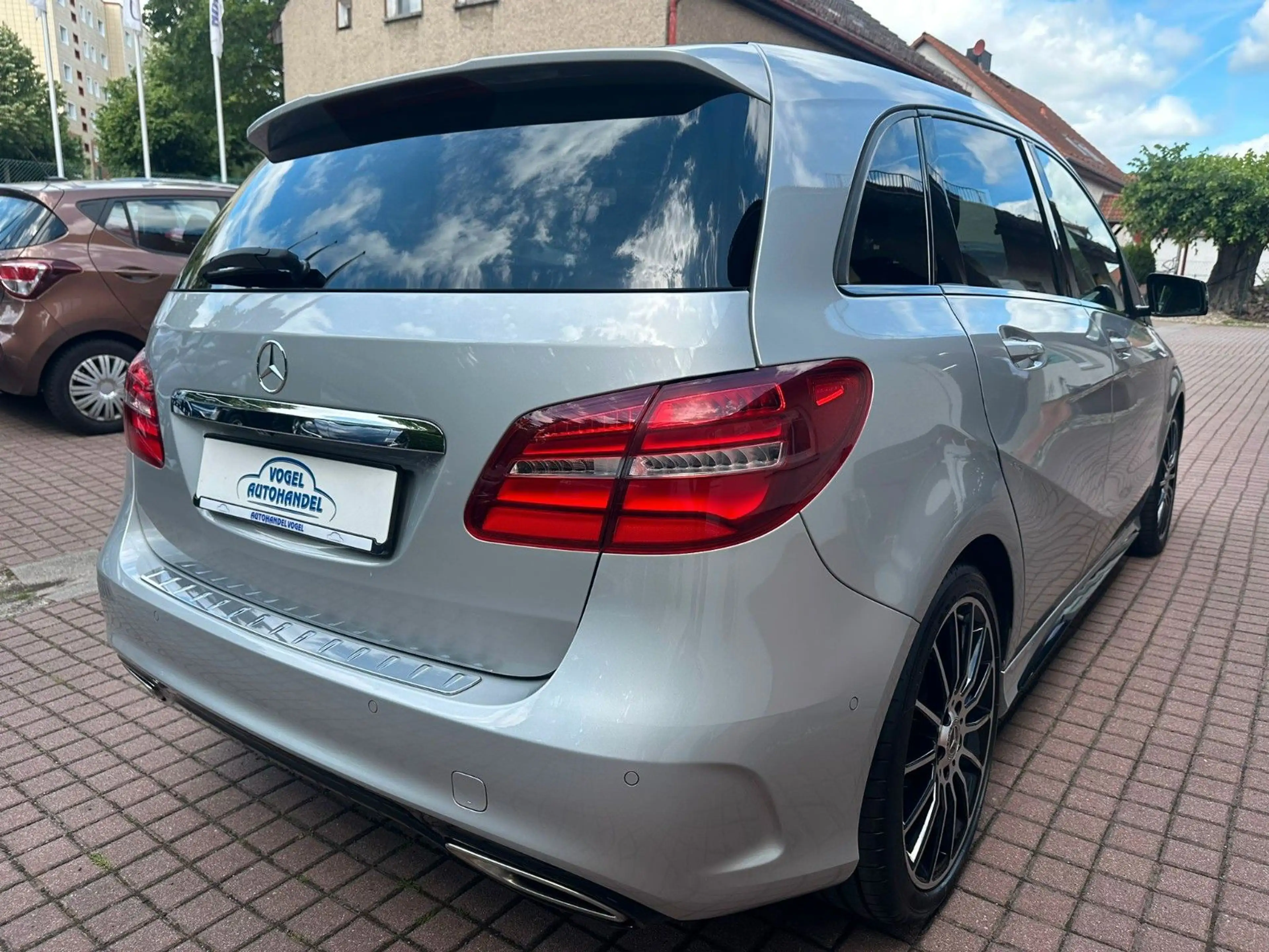 Mercedes-Benz B 220 4Matic*AMG-LINE*PANO*SITZHZG*SOUND*AHK* — photo 7
