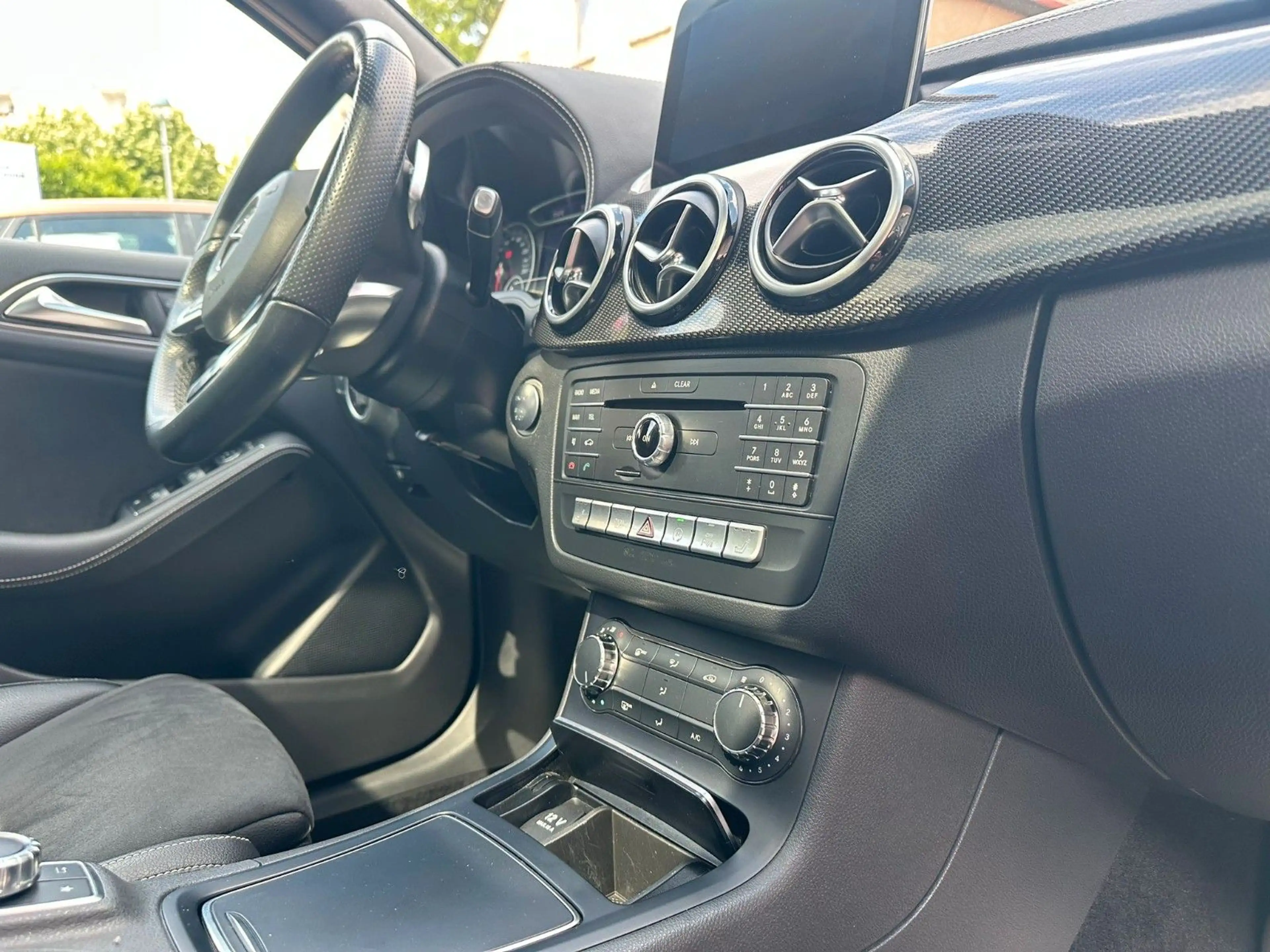 Mercedes-Benz B 220 4Matic*AMG-LINE*PANO*SITZHZG*SOUND*AHK* — photo 15