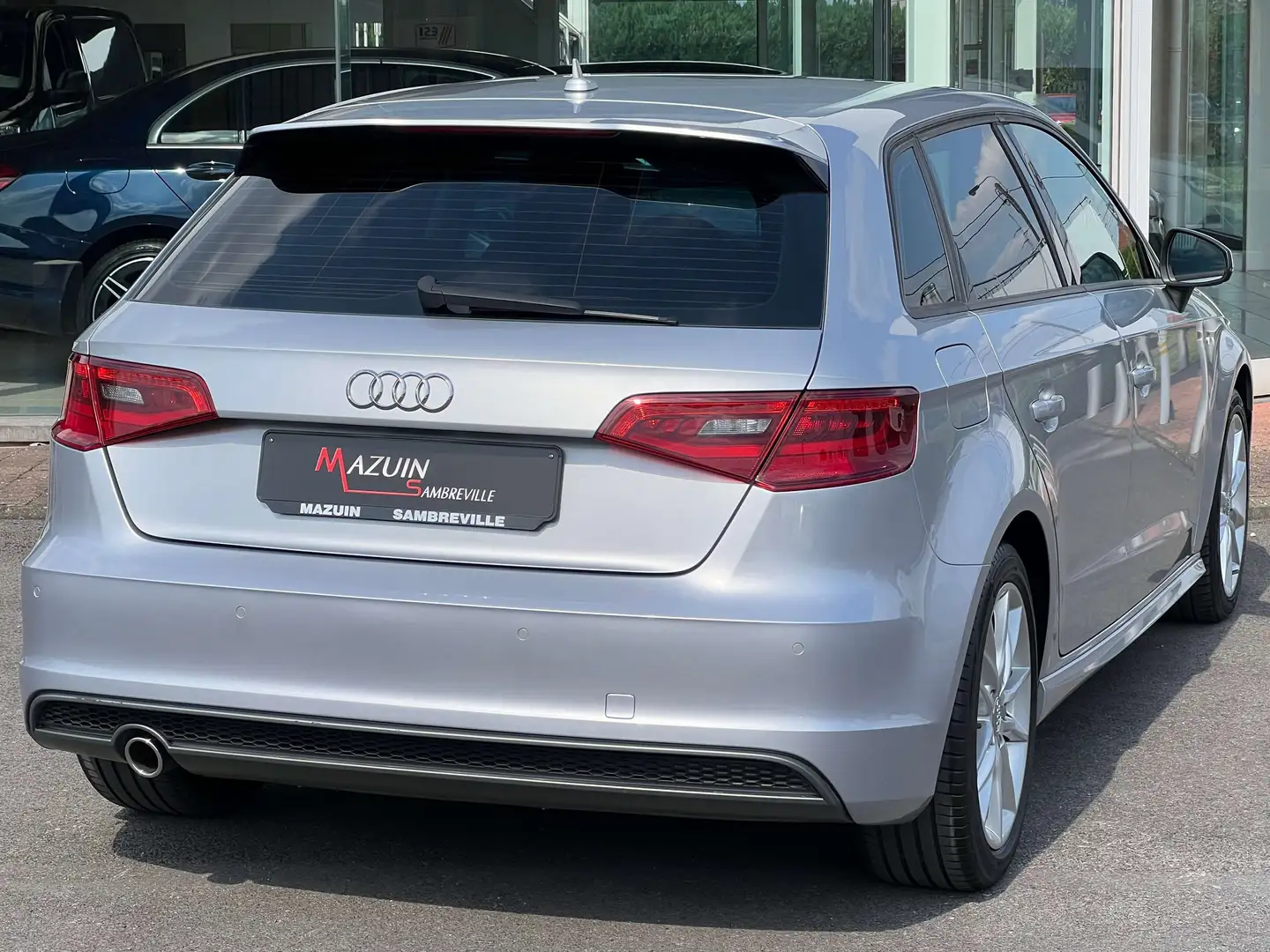 Audi A3 Sportback 1.6 TDi * S-Line * 1er Proprio * Gar 1an Argent - 2