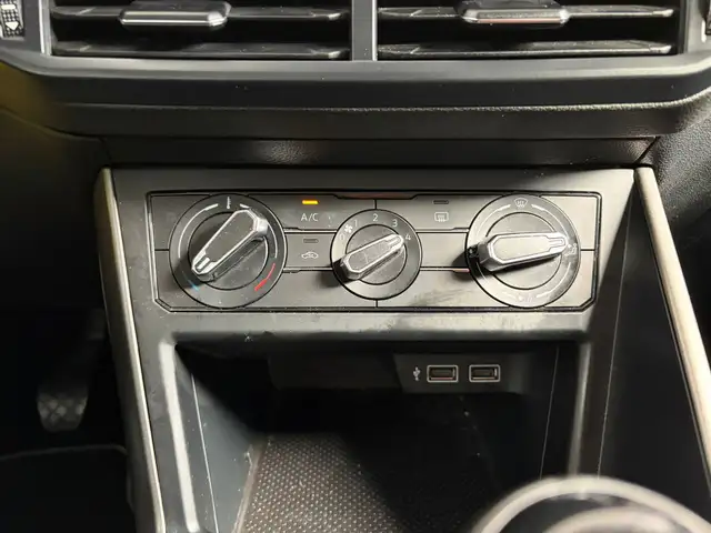 Volkswagen Polo view 10