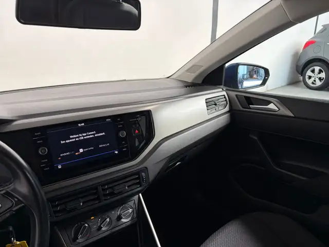 Volkswagen Polo view 9