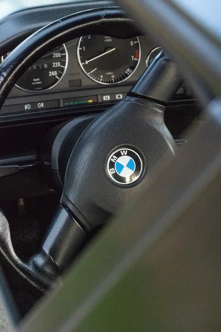 BMW 325 325i c/abs crna - 2