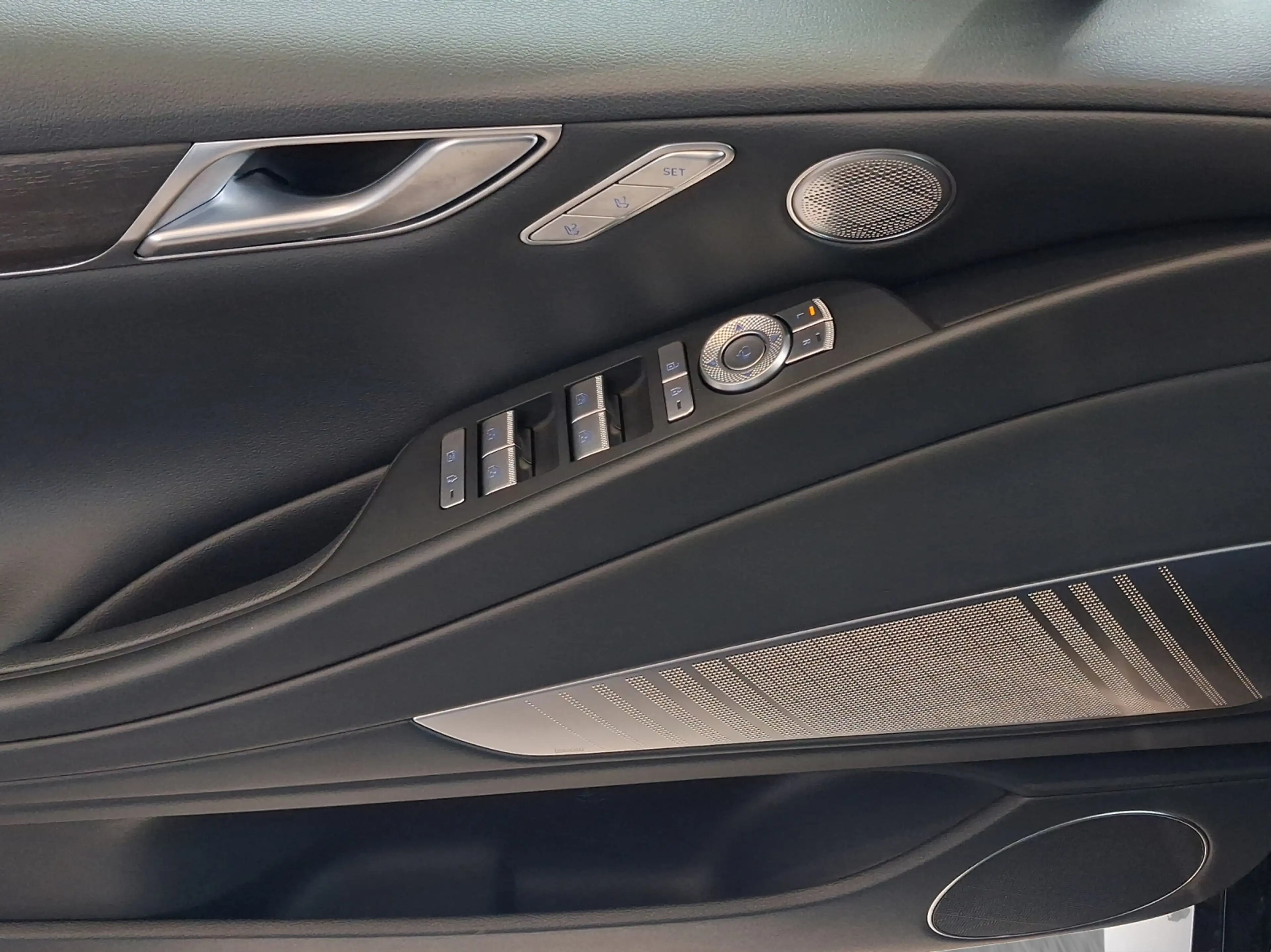 Genesis G80 Luxury 4WD Massage HuD Alcantara Himmel — photo 12