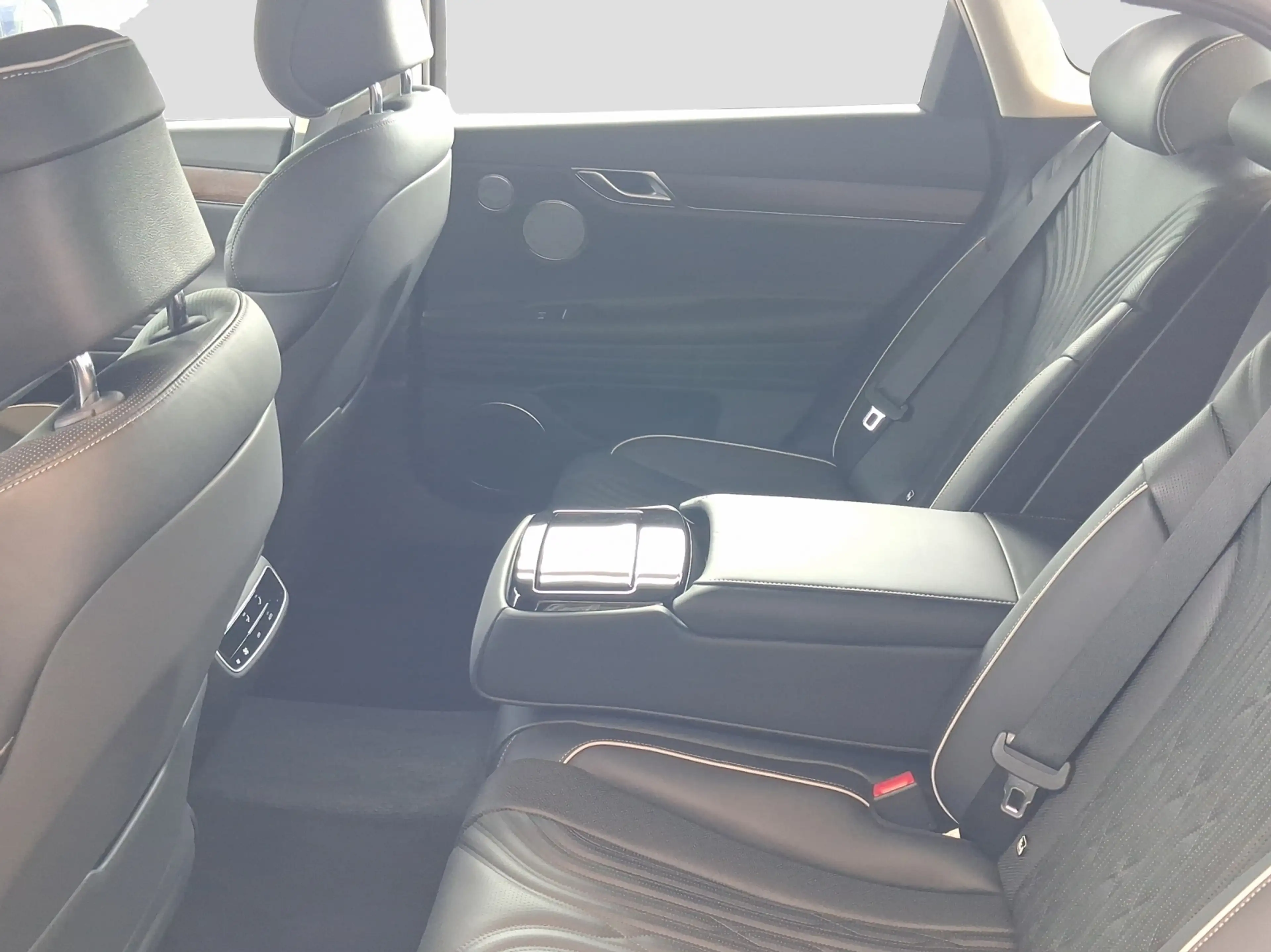 Genesis G80 Luxury 4WD Massage HuD Alcantara Himmel — photo 6