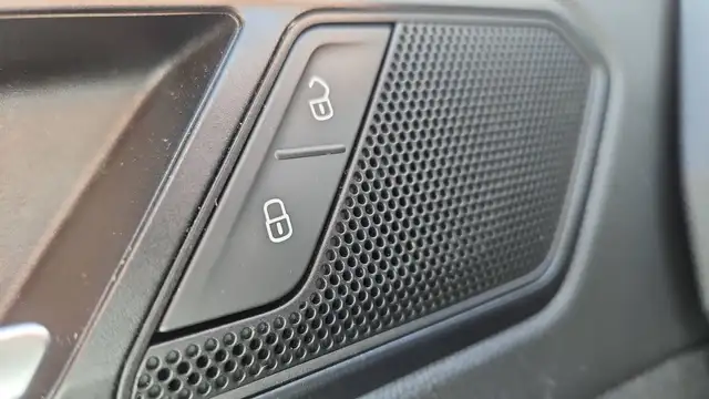 Volkswagen Tiguan view 13