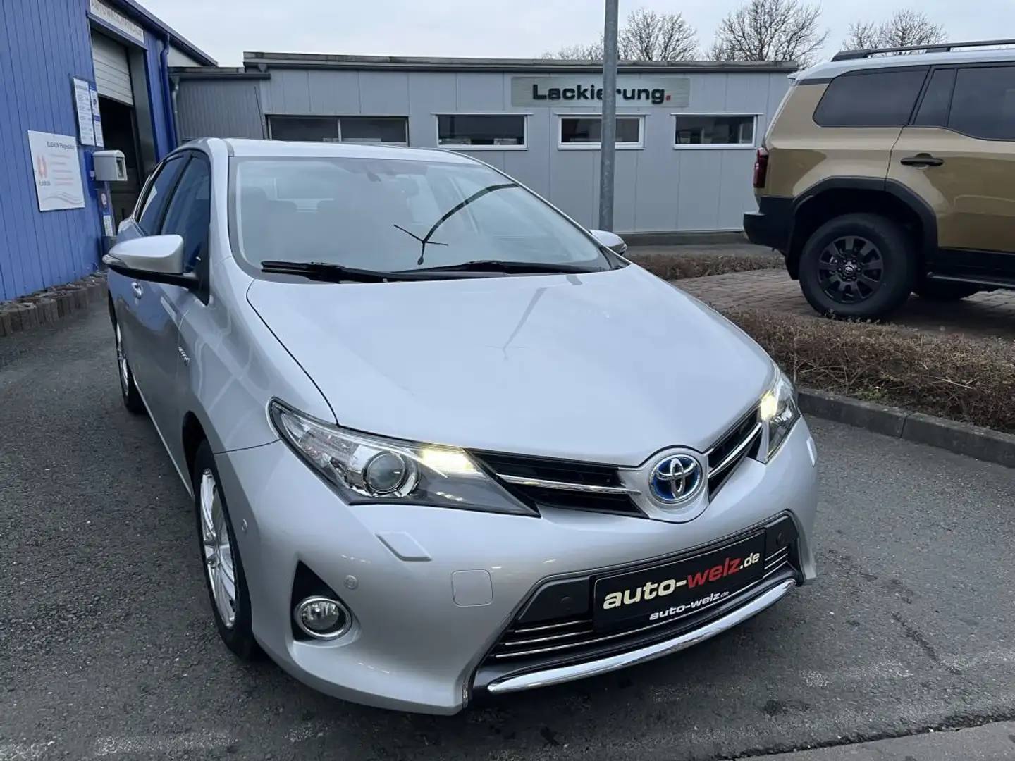 Toyota Auris 1.8 VVT-i Hybrid Automatik Executive mit S Plateado - 2