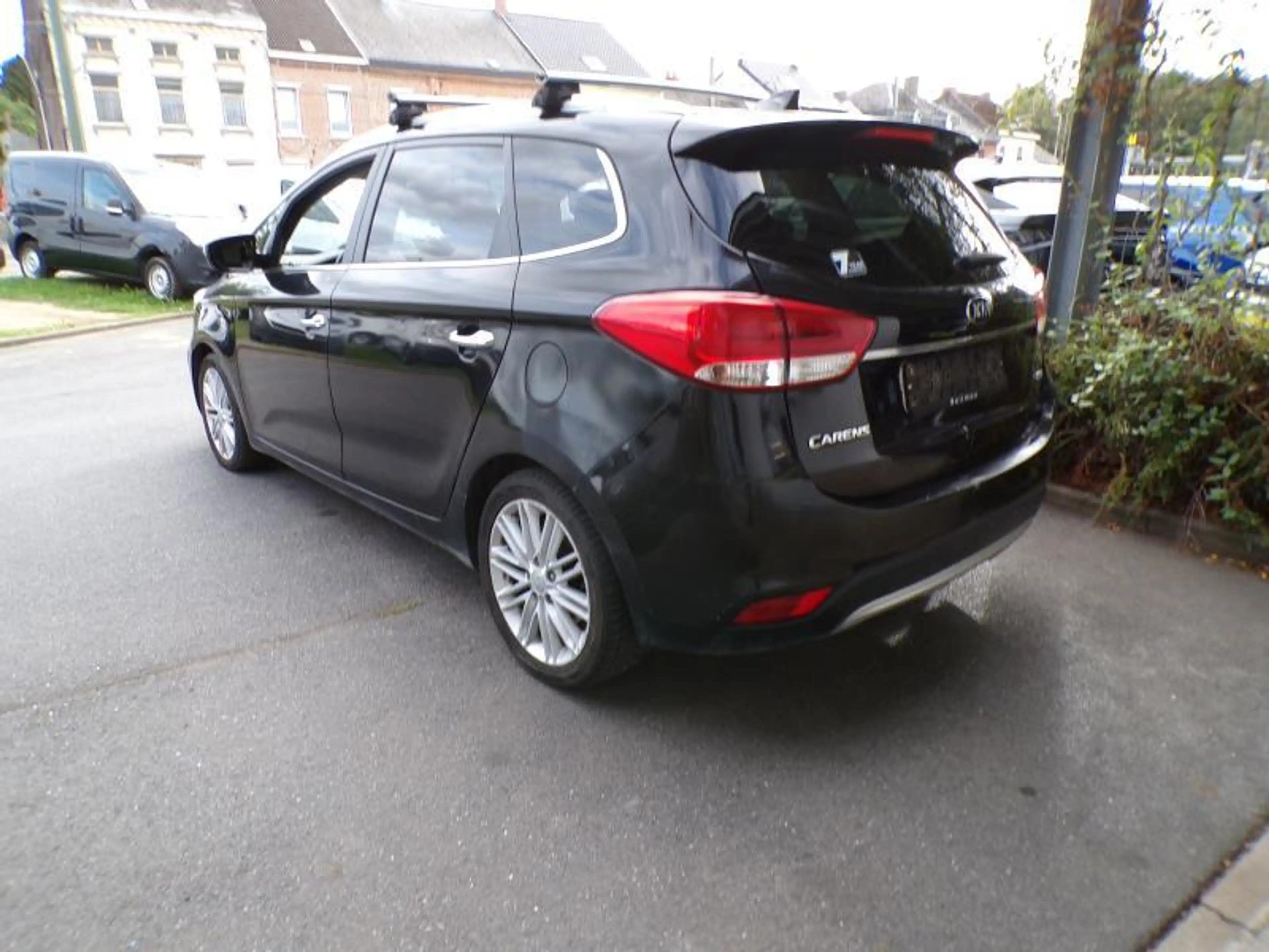 Kia Carens 1.7 CRDi 141cv 7pl Noir 02/17 6500€ Marchand — photo 6