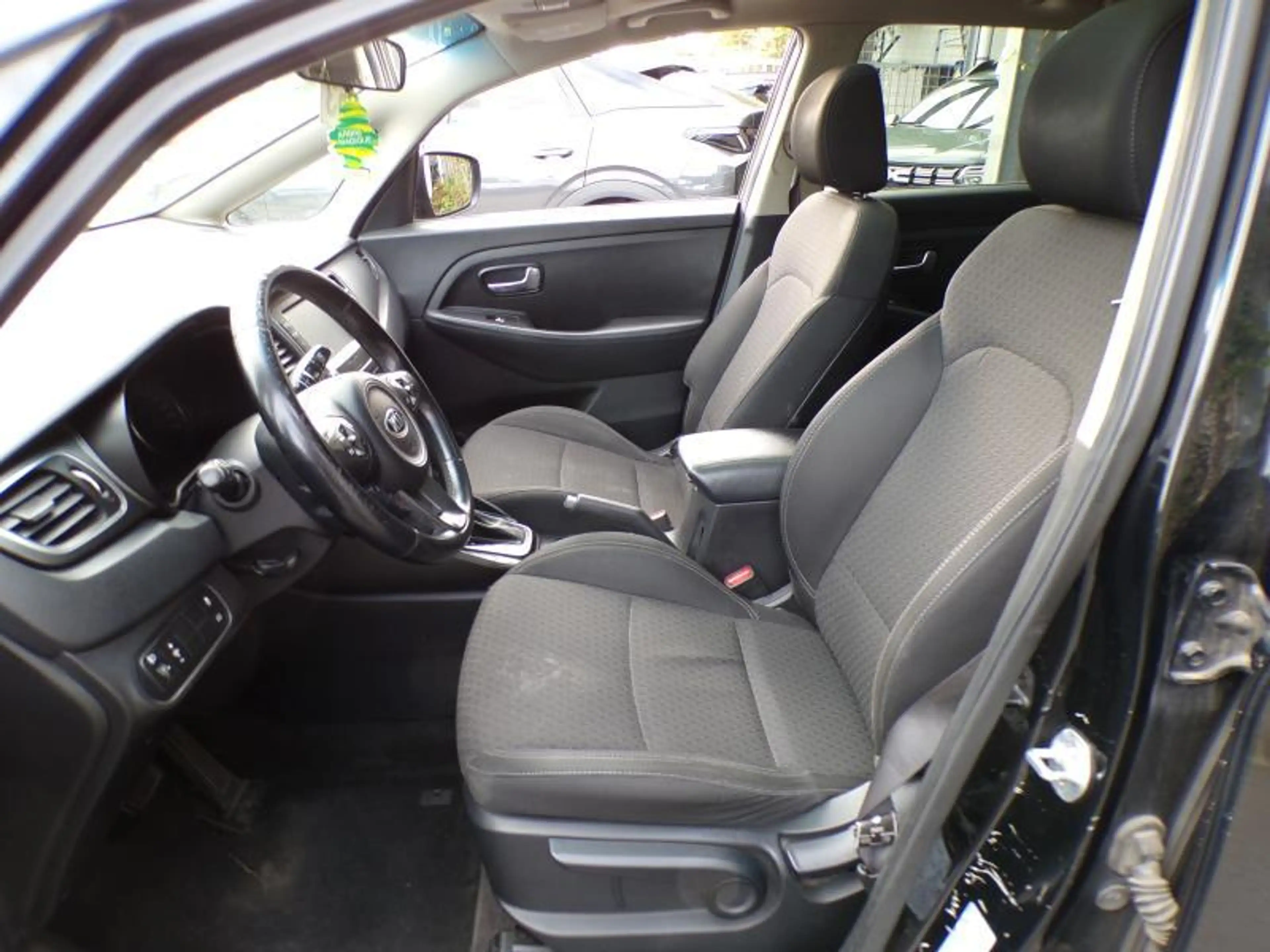 Kia Carens 1.7 CRDi 141cv 7pl Noir 02/17 6500€ Marchand — photo 7
