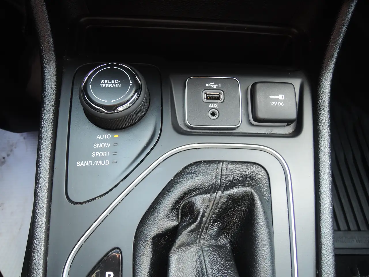 Jeep Cherokee снимка Jeep Cherokee
