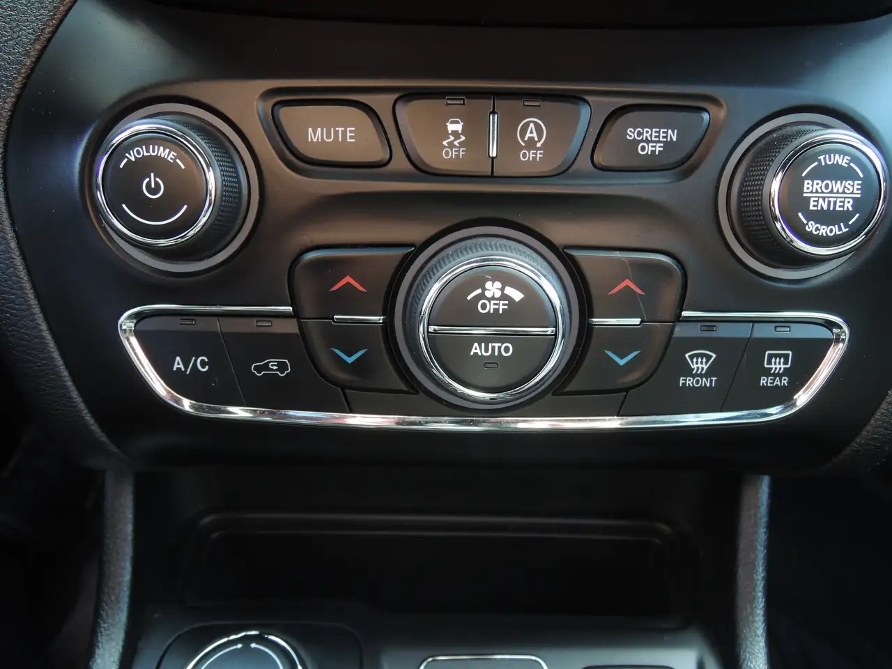 Jeep Cherokee снимка Jeep Cherokee
