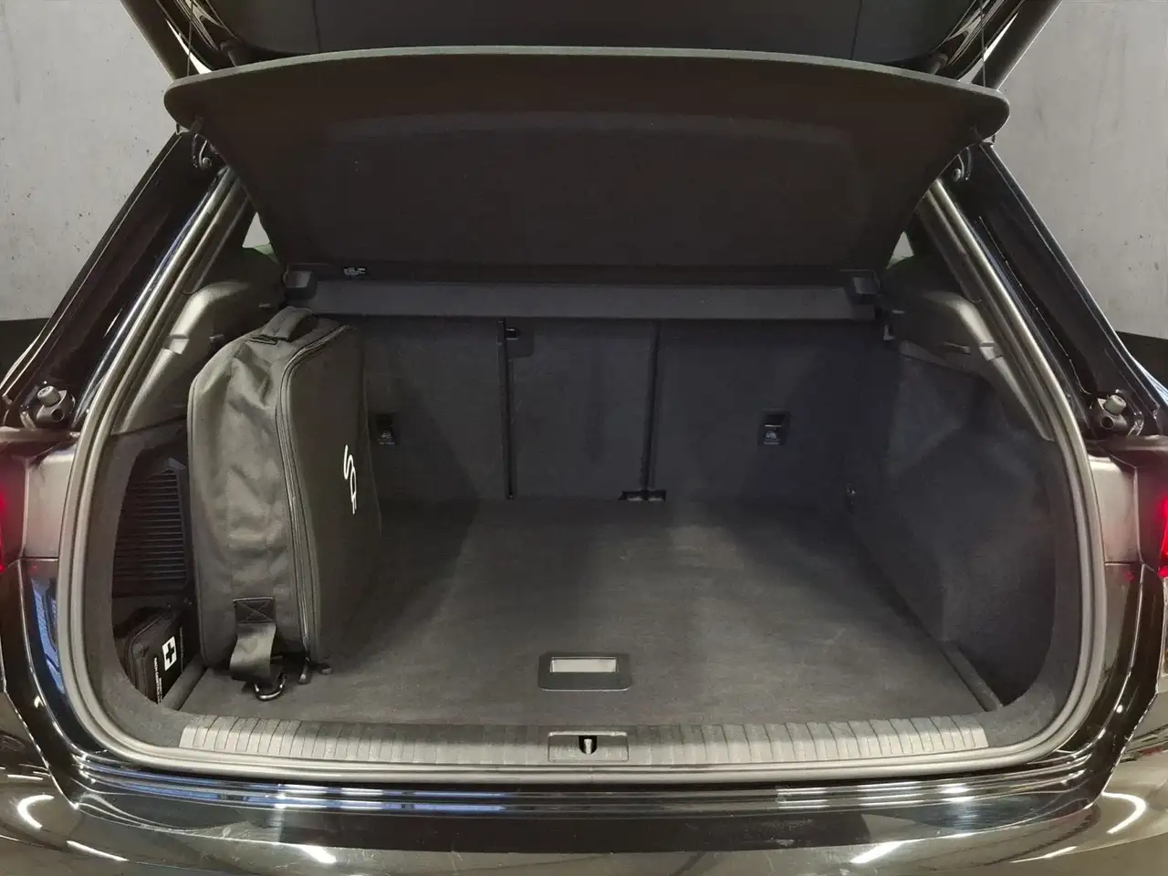 Audi Q3 45 e 180(245) kW(PS) S tronic 18