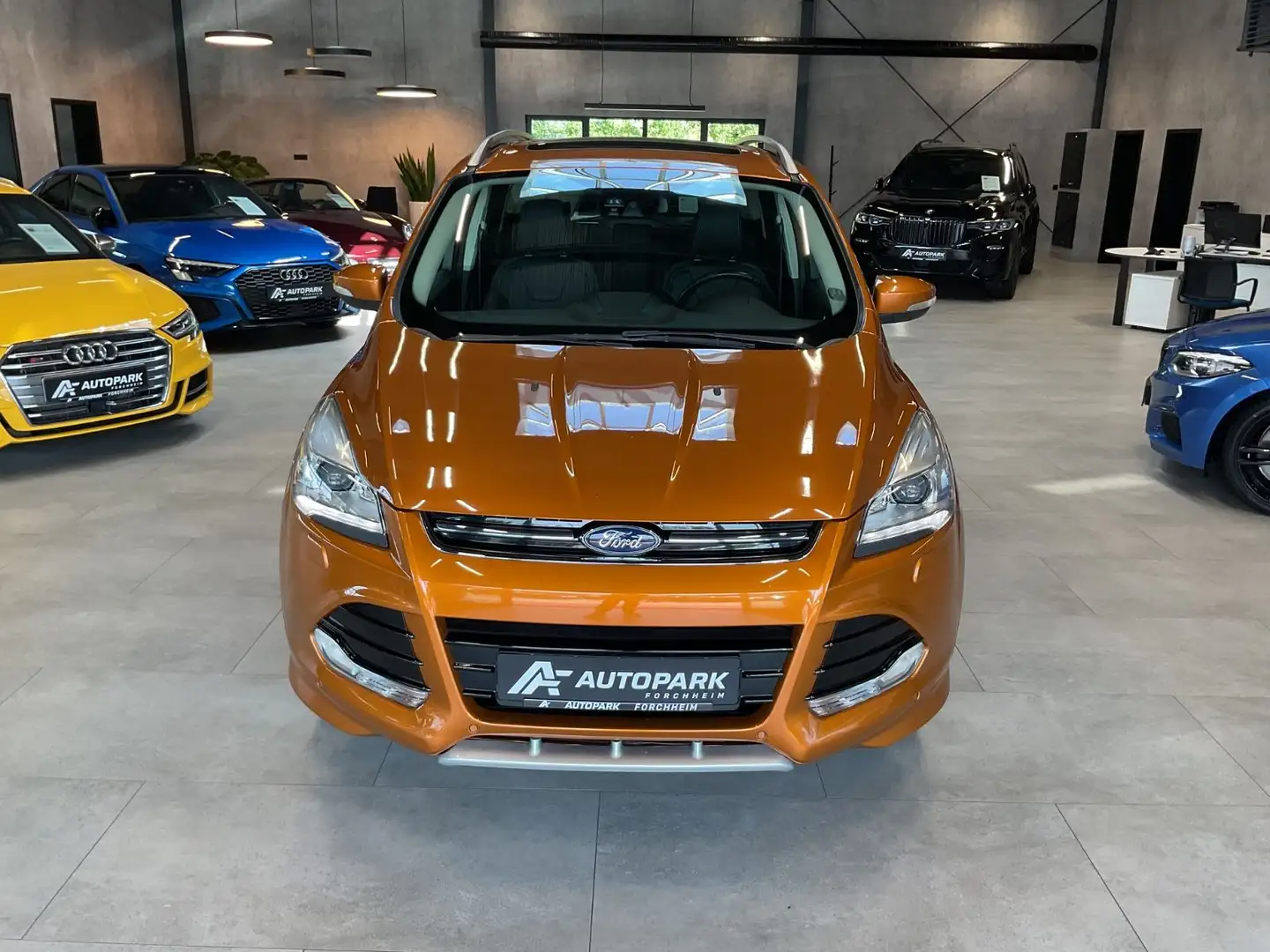 Ford Kuga 1.5 4x4 Individual Leder Navi Pano Xenon Oranje - 2