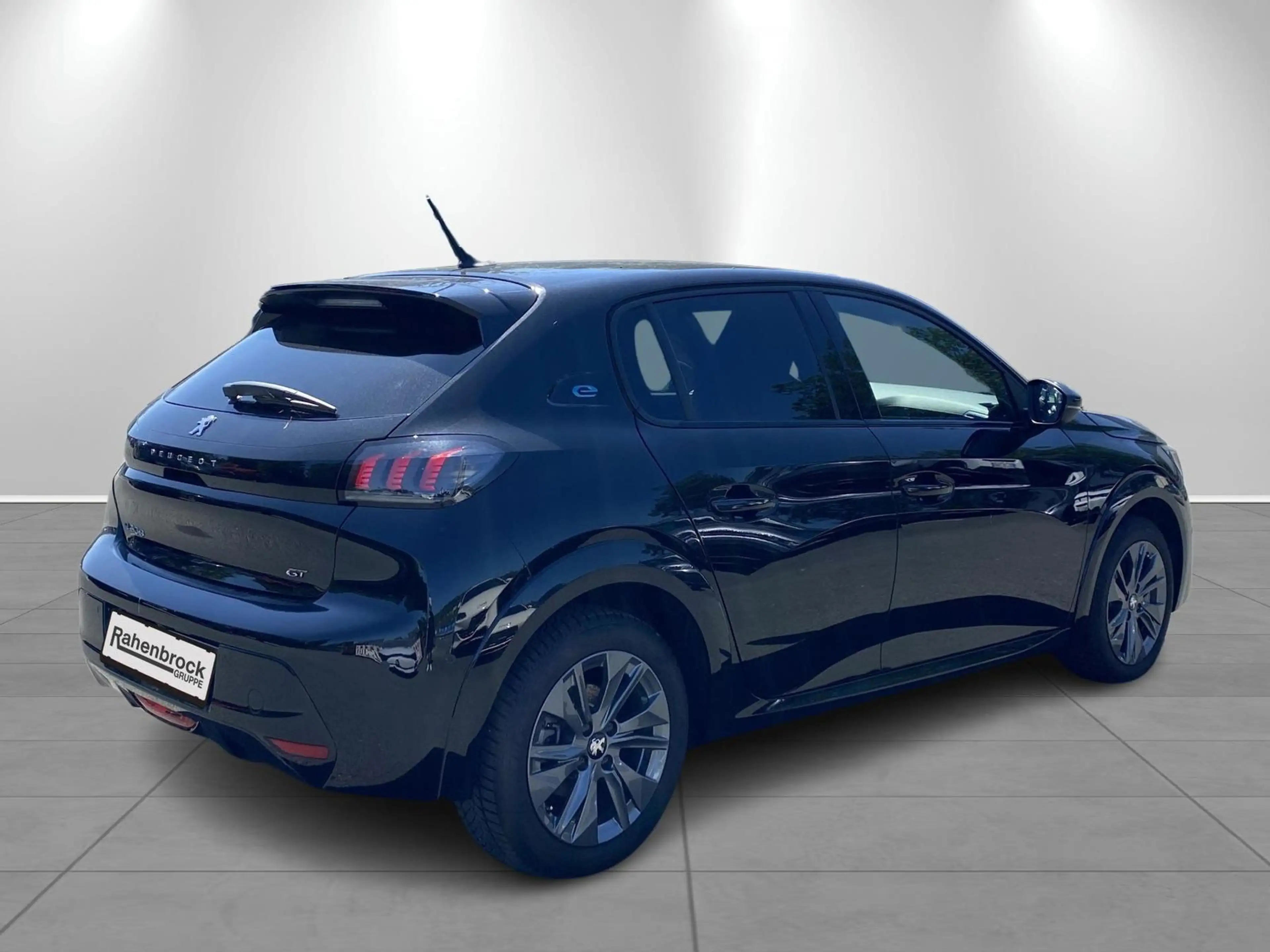 Peugeot e-208 GT 136 50 kWh — photo 4