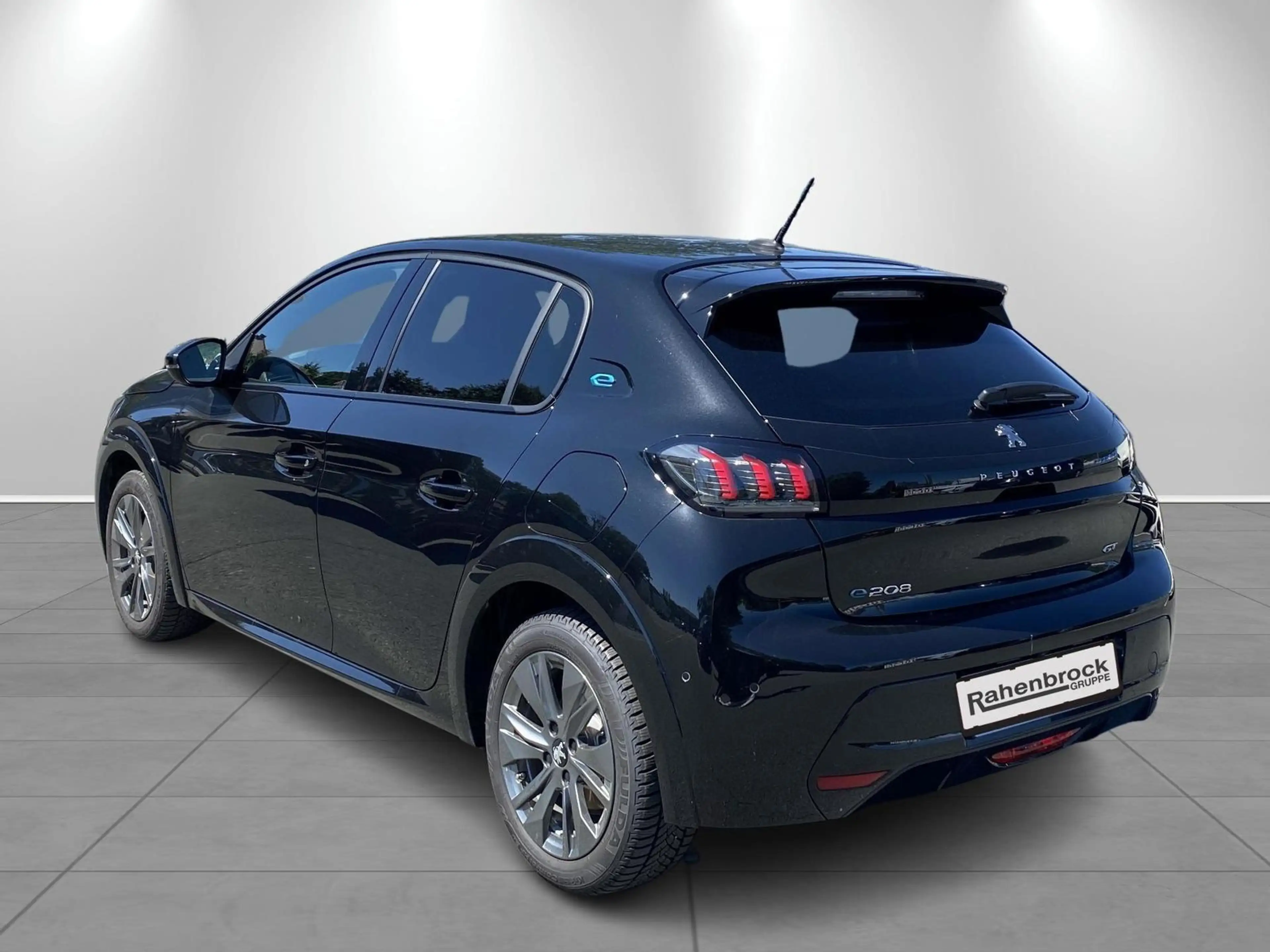Peugeot e-208 GT 136 50 kWh — photo 3