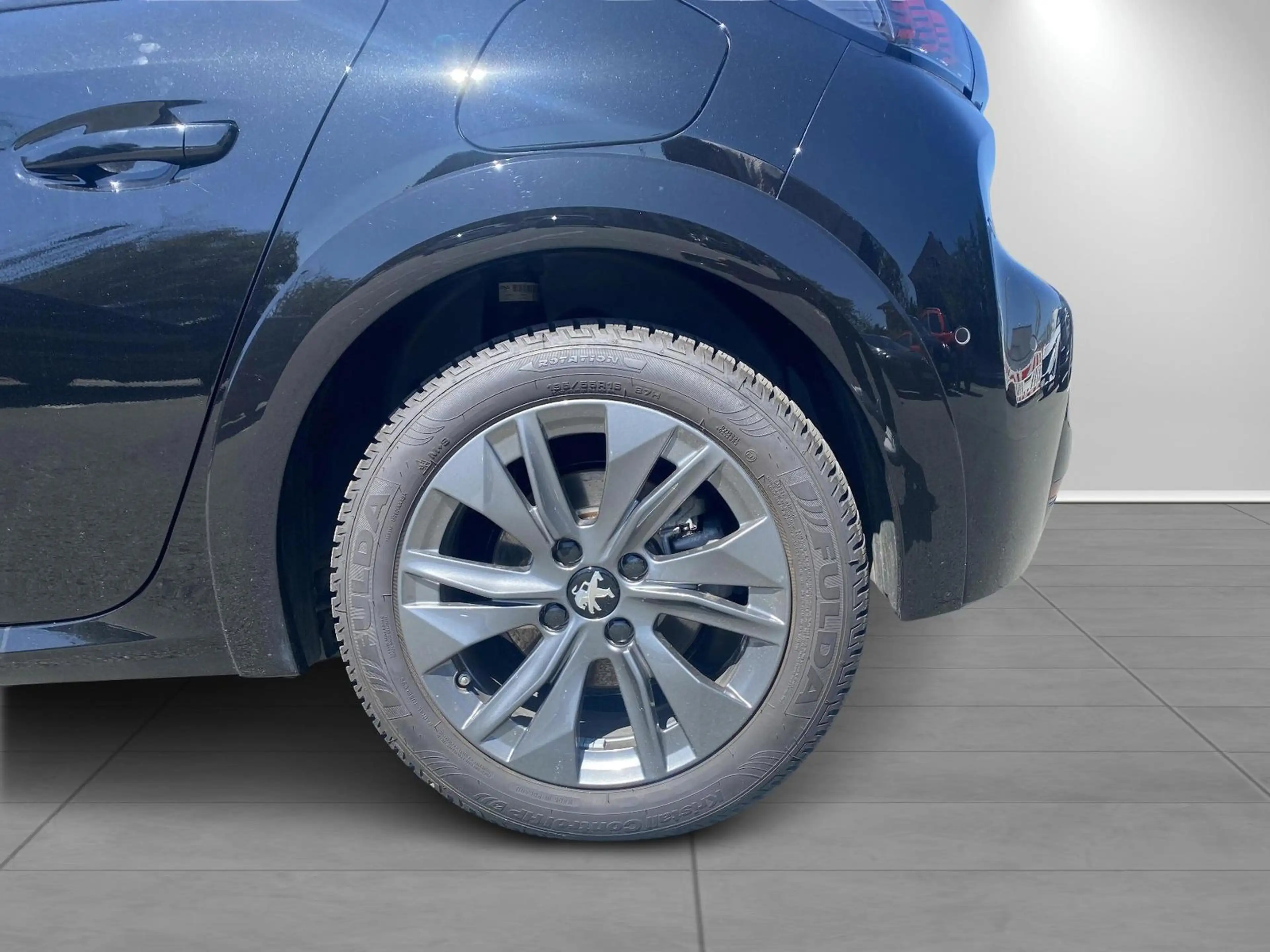 Peugeot e-208 GT 136 50 kWh — photo 6