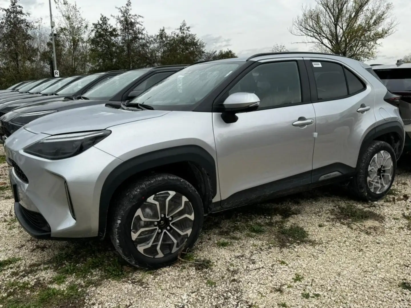 Toyota Yaris Cross 1.5 Hybrid 5p. E-CVT Trend  MY 25 PRONTA CONSEGNA Grijs - 1