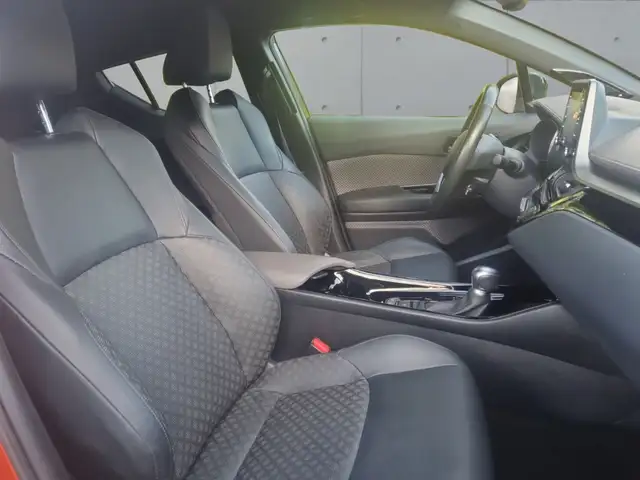 Toyota C-HR view 10