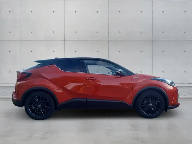 Toyota C-HR view 3