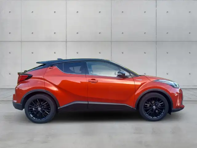 Toyota C-HR view 4