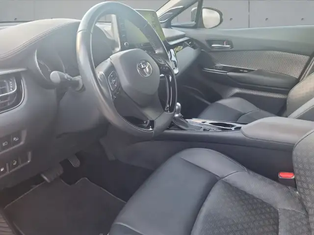 Toyota C-HR view 9