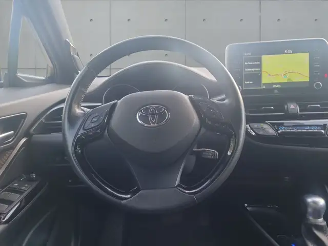 Toyota C-HR view 13