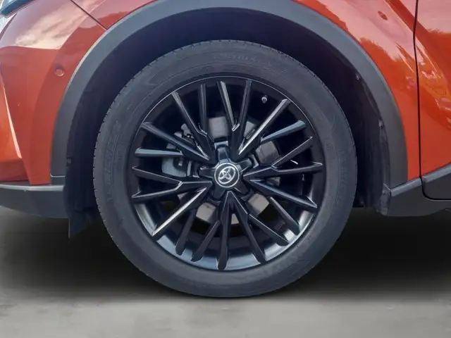 Toyota C-HR view 7