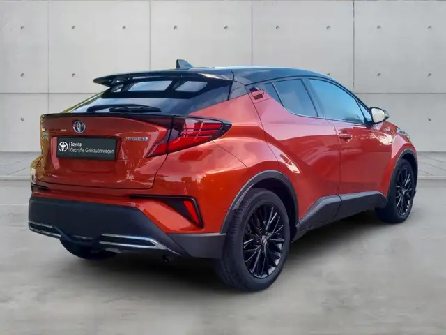 Toyota C-HR view 2