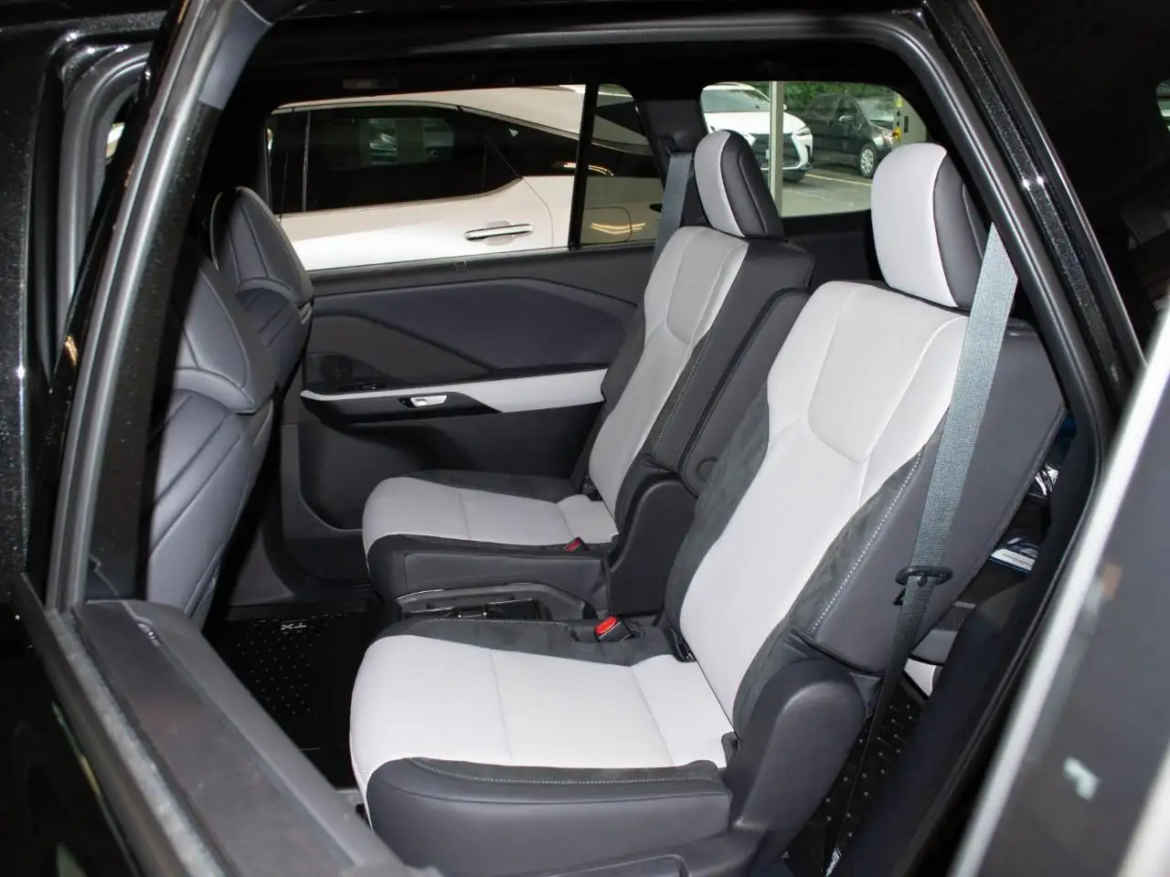 Lexus TX снимка Lexus TX