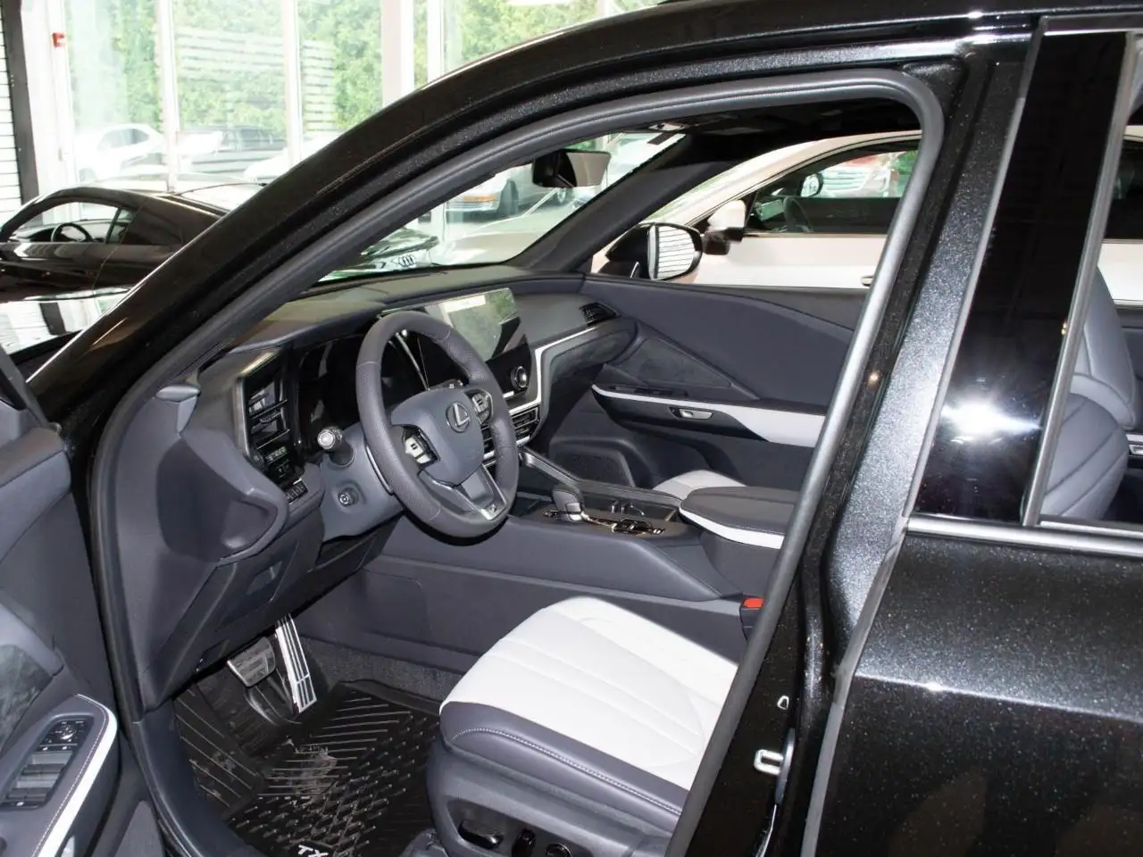 Lexus TX снимка Lexus TX