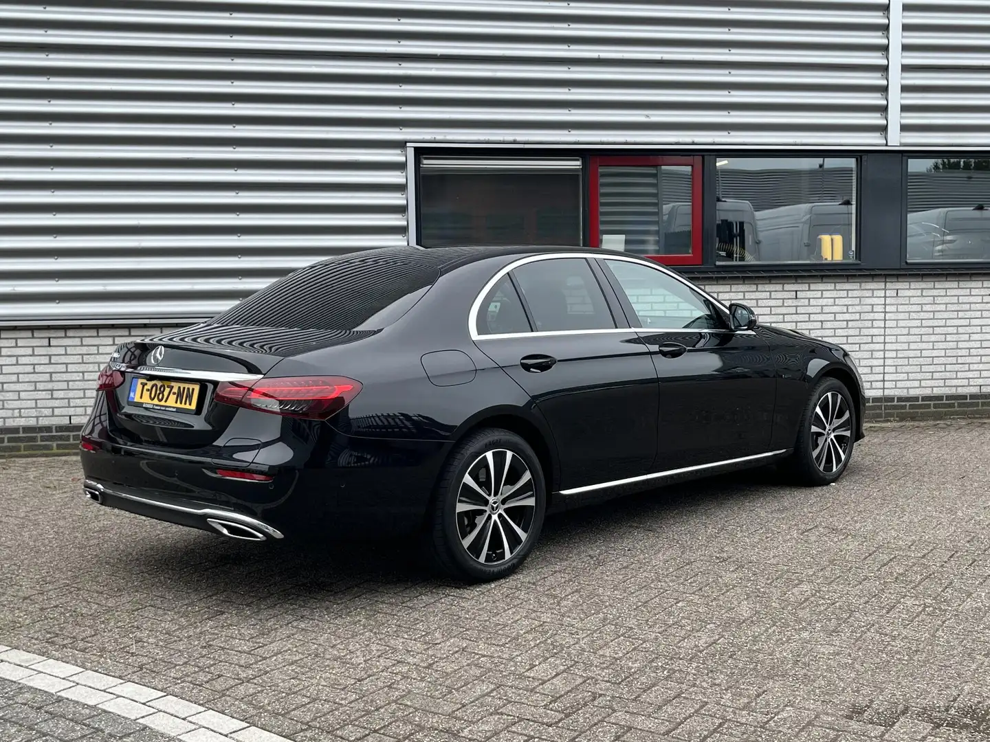Mercedes-Benz E 300 e Luxury | Rijassistentie + | Exclusive Nero - 2