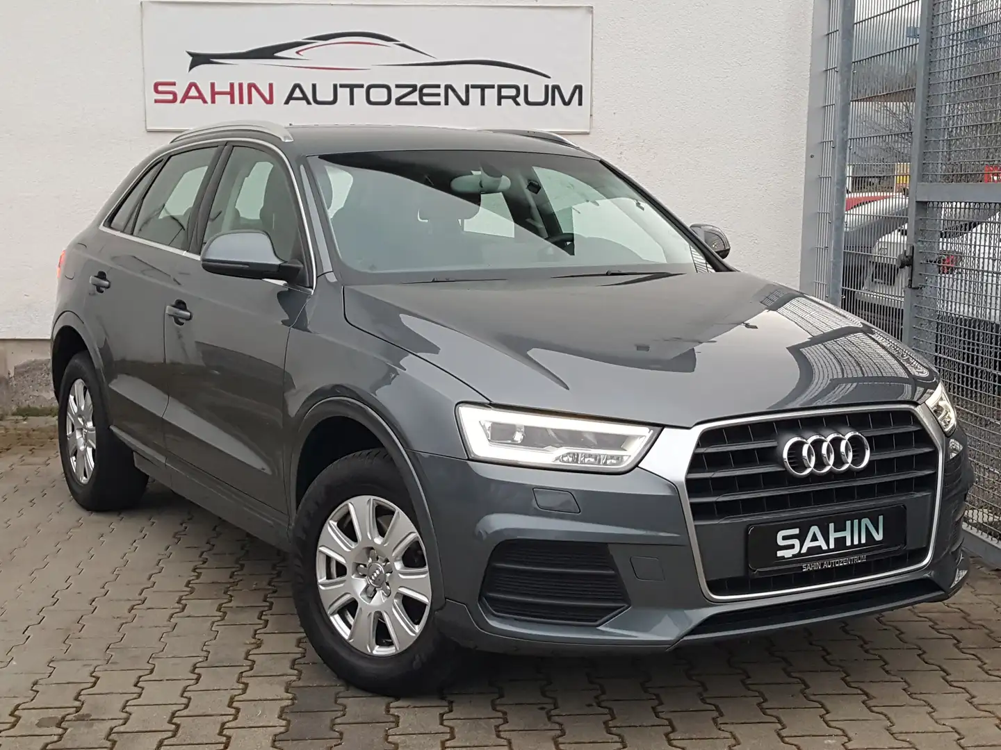 Audi Q3 1.4 TFSI Ultra 1.Hd LED Navi Keyless PDC SHZ Sheft Grijs - 2
