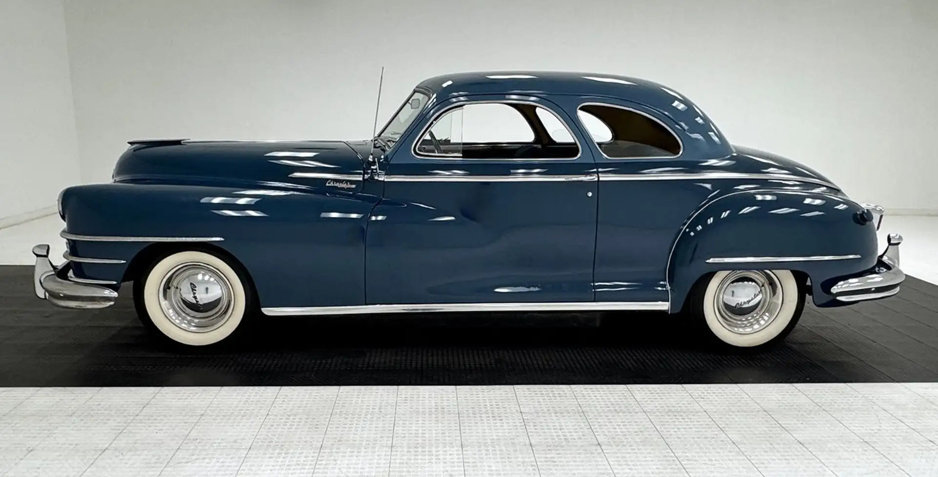 Chrysler New Yorker Club Coupe - 2