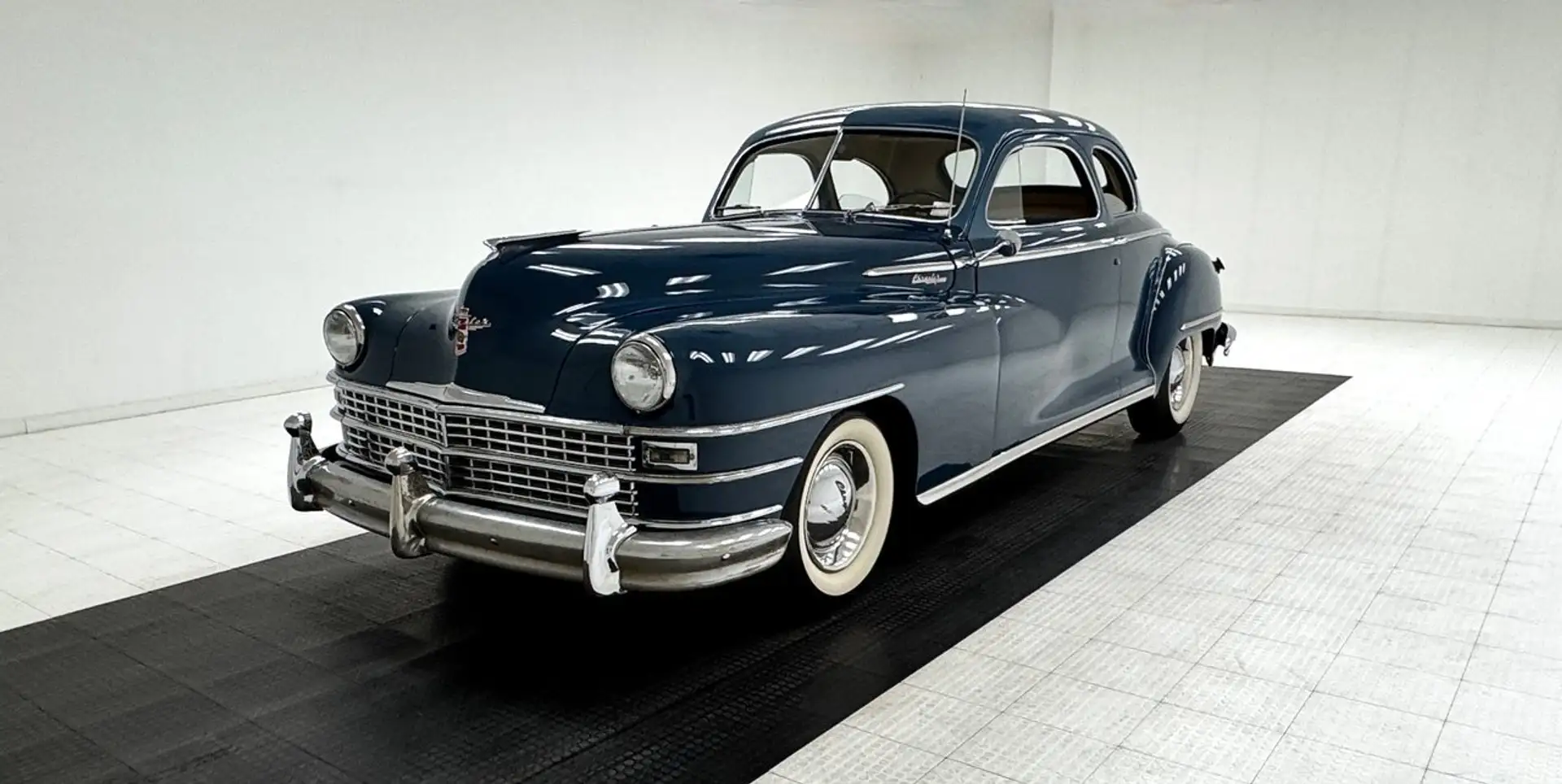 Chrysler New Yorker Club Coupe - 1