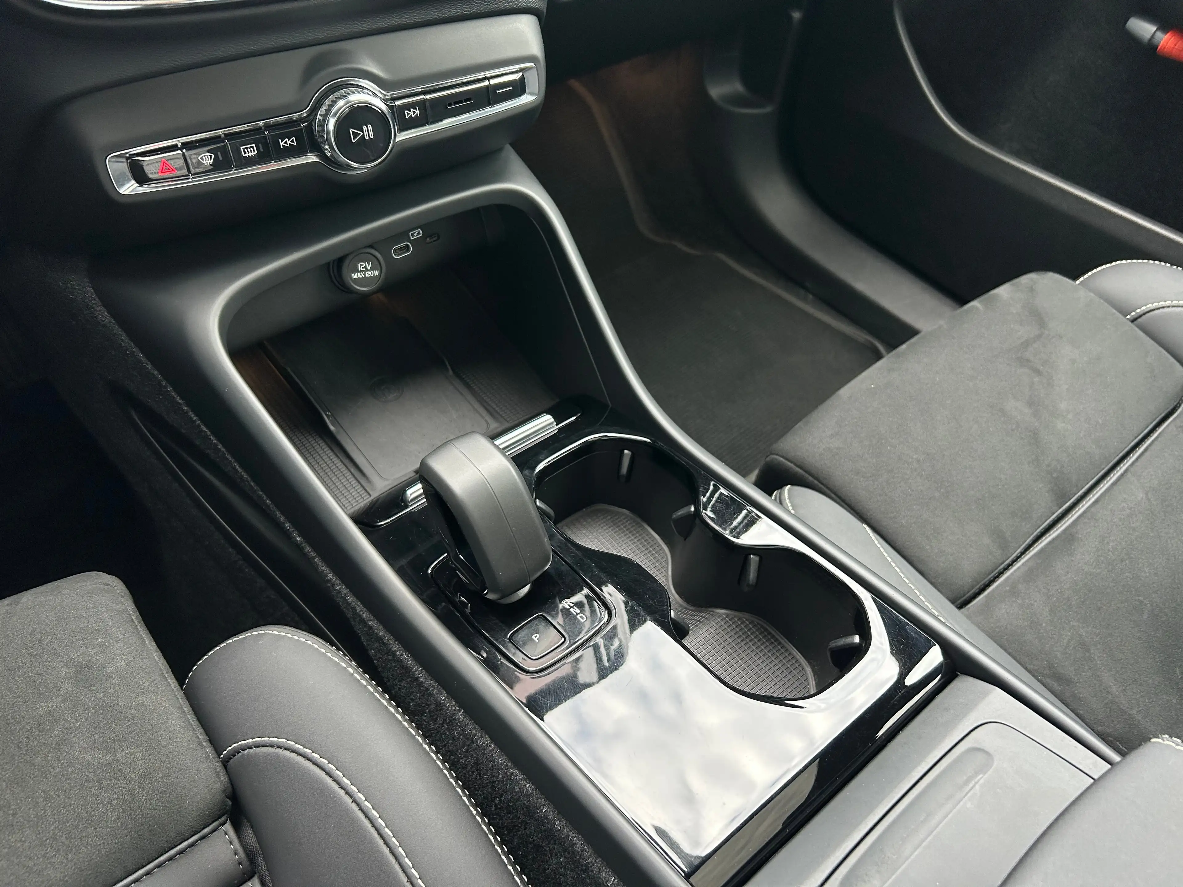 Volvo C40 Recharge Ultimate 69 kWh | Harman/Kardon | SoH 95% — photo 8