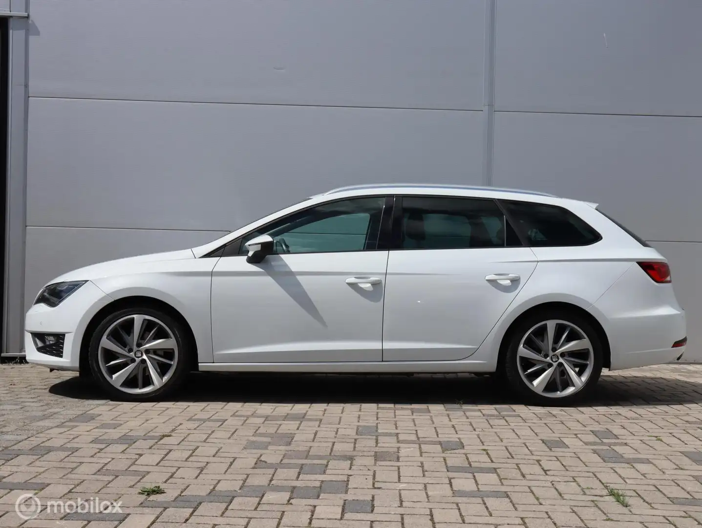 SEAT Leon ST 2.0 TDI FR LED Stoelverwarming Clima Cruise PDC Bianco - 2