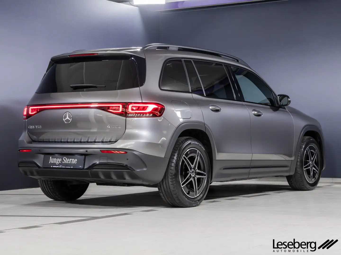 Mercedes-Benz EQB 350 EQB 350 4M AMG LED/Pano/Distro./ Kamera/ Head-Up Šedá - 2
