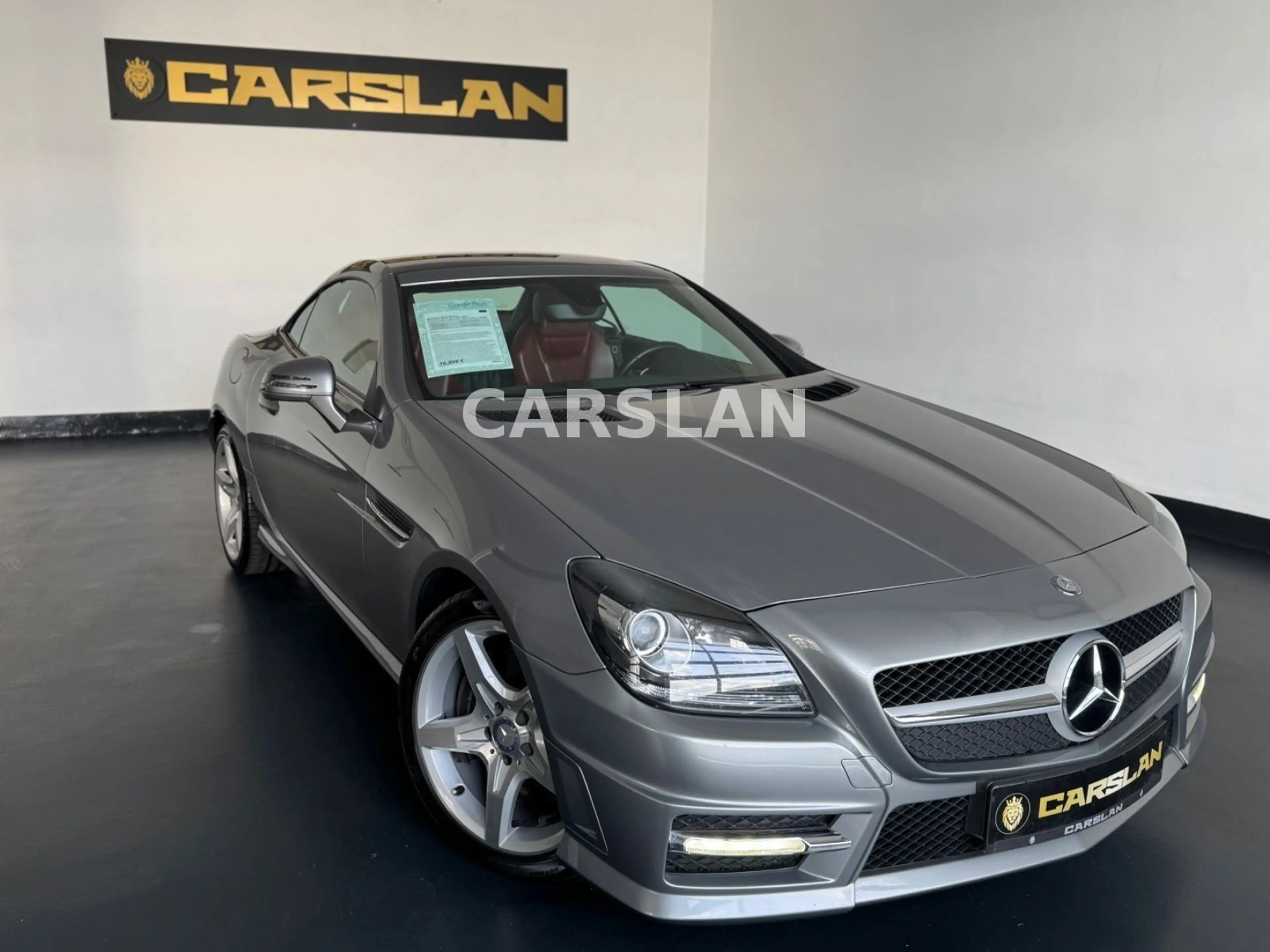 Mercedes-Benz SLK 200 AMG 1.HAND+PANO+H&K+LED+NAVI+SHZ+LEDER