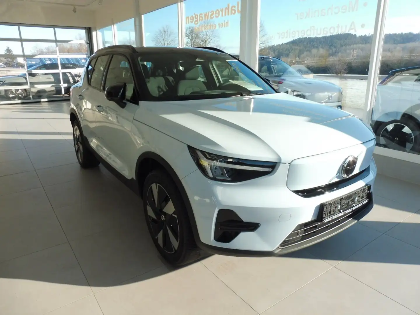 Volvo XC40 Plus Recharge Pure Electric 2WD Blau - 1