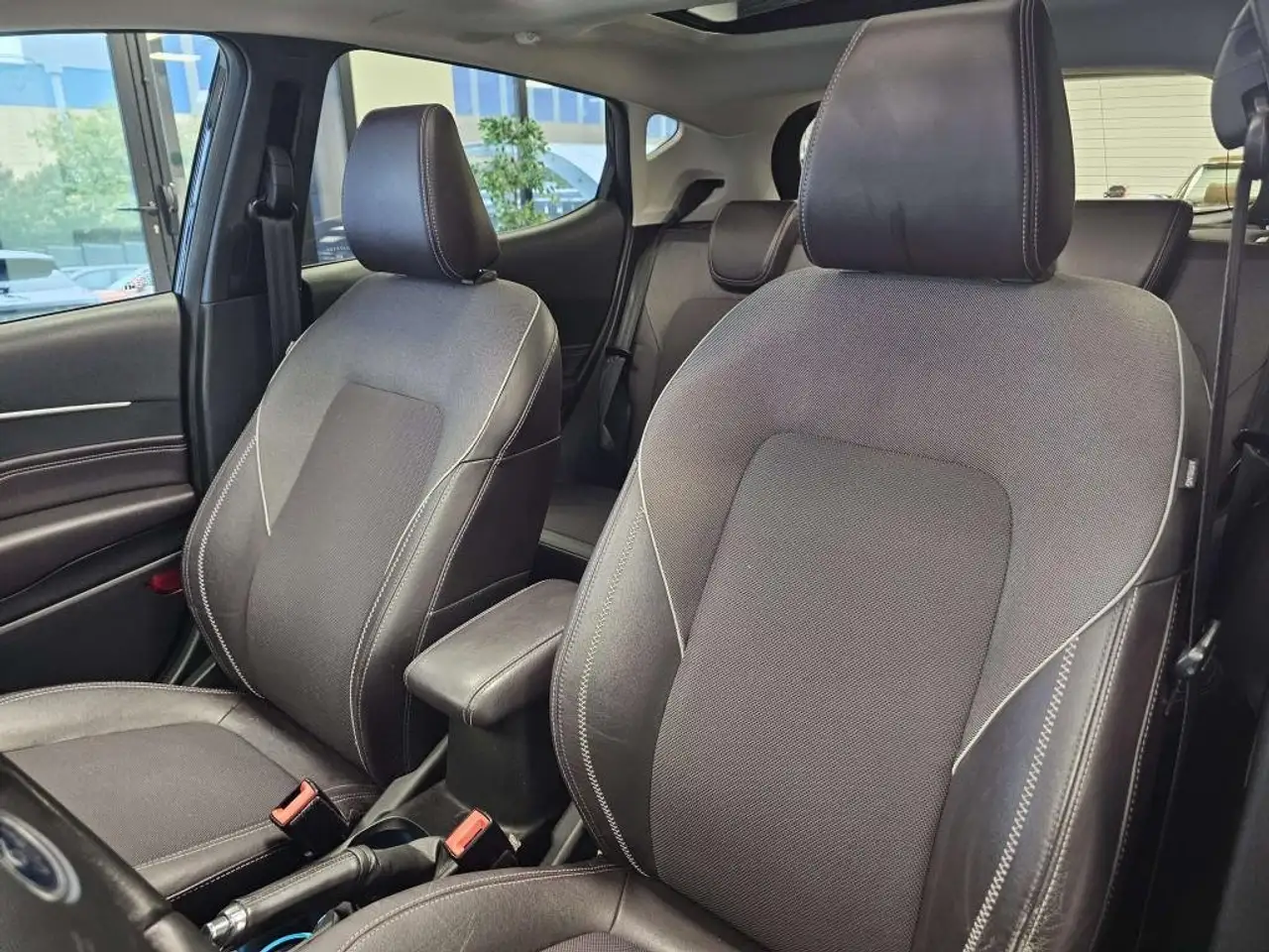 Ford Fiesta 5 portes — photo 11