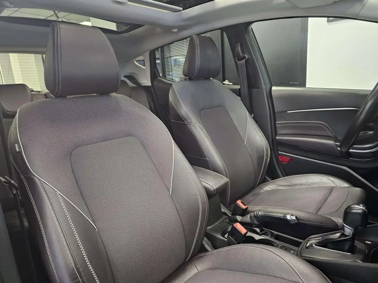 Ford Fiesta 5 portes — photo 12